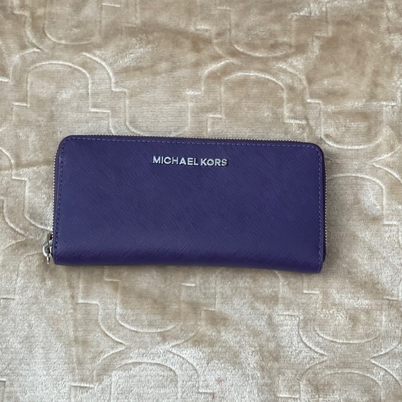 Michael Kors Handbags - Michael kors wallet